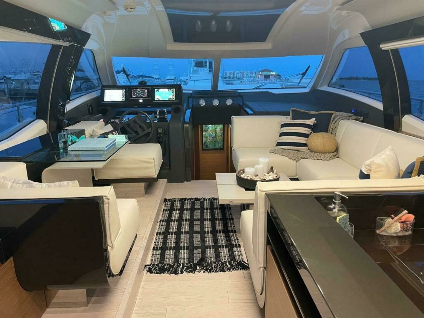 2016 Ferretti Yachts 550 - Image 23