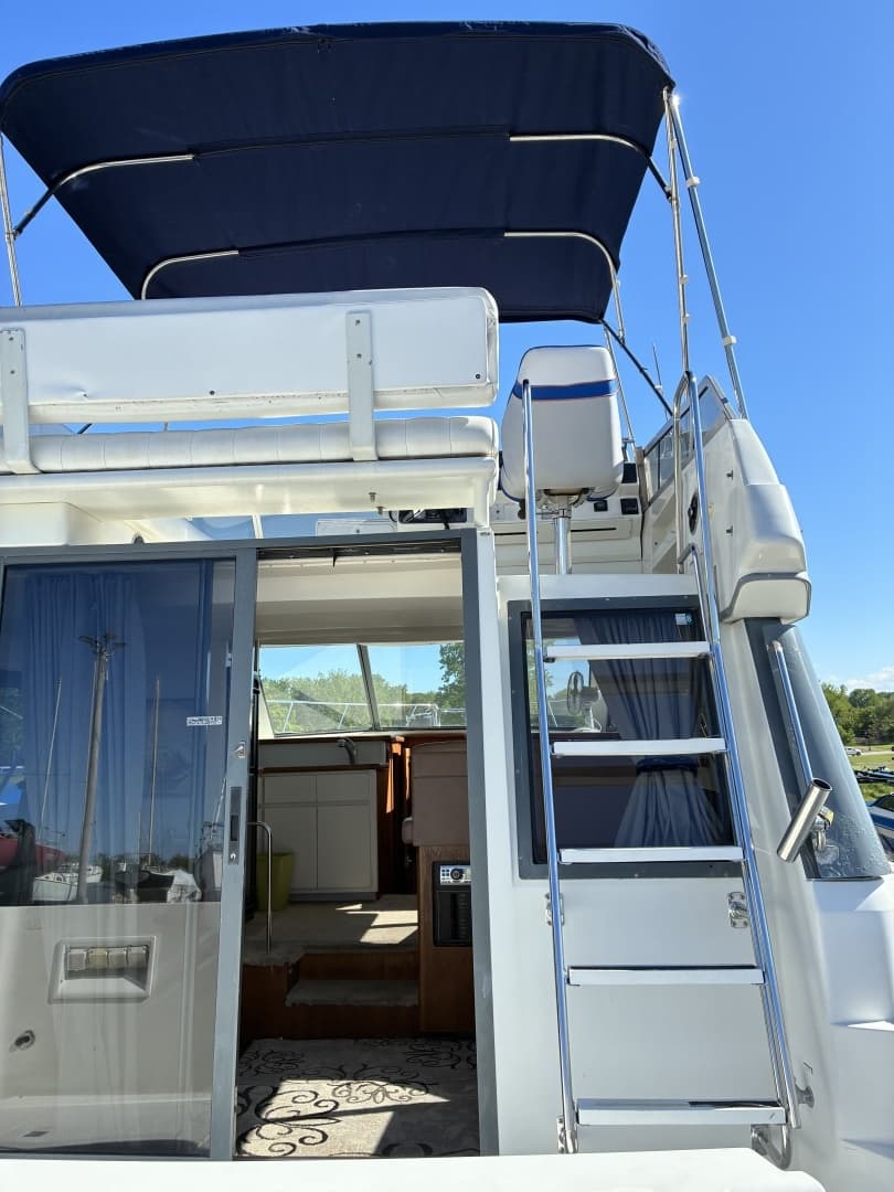 1995 Carver 370 Voyager - Image 6