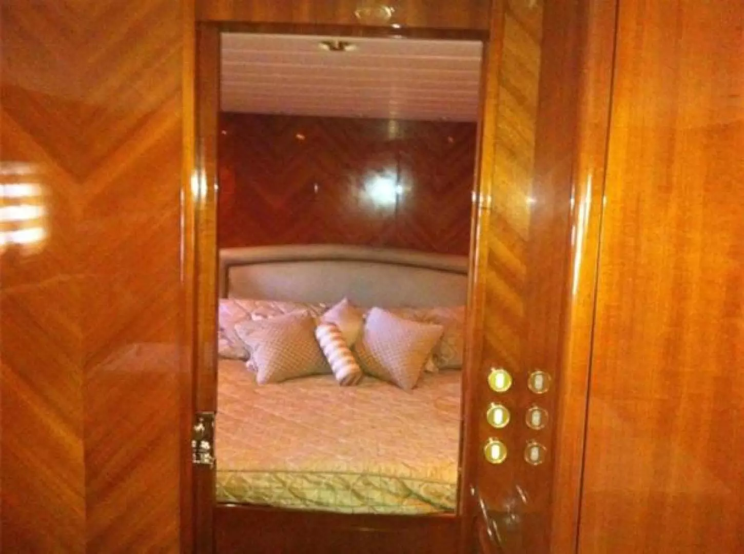 2001 Leopard 27M Open - Image 5