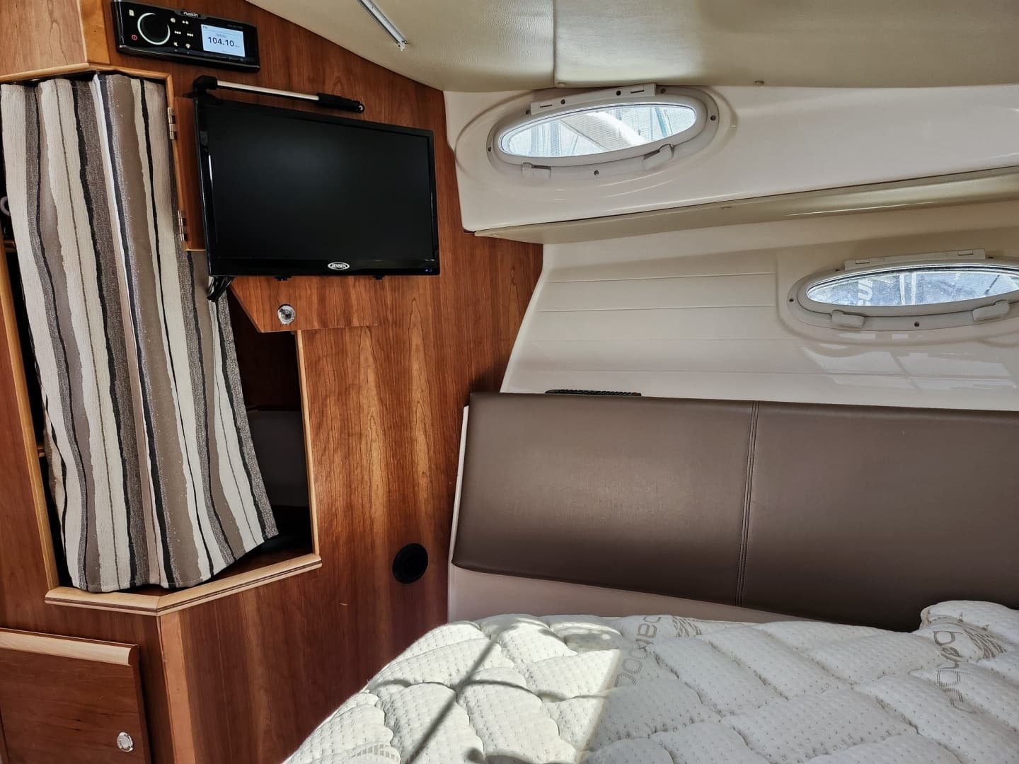 2022 Cutwater C-32 CB - Image 21