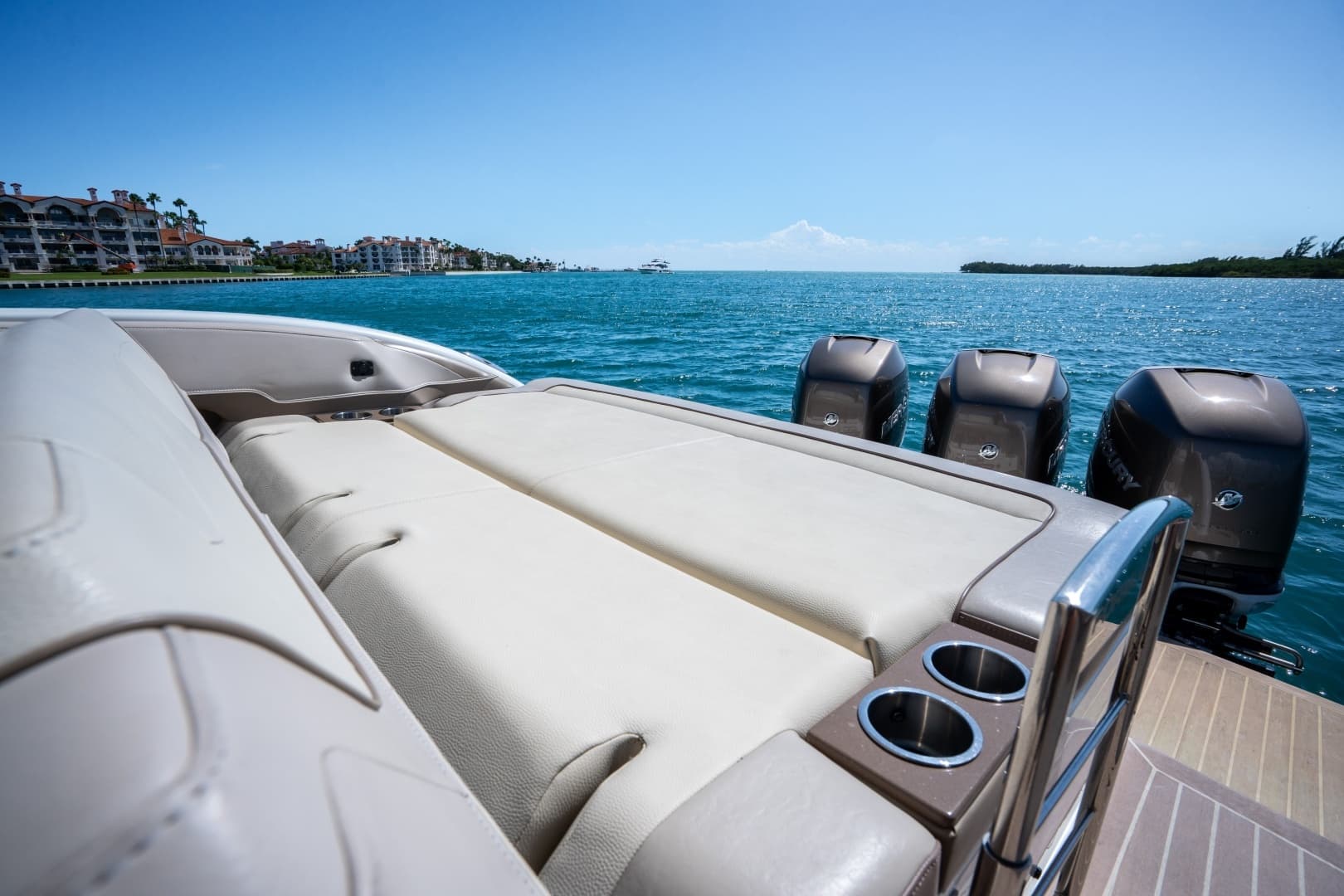 2018 Formula 350 Crossover Bowrider - Image 14