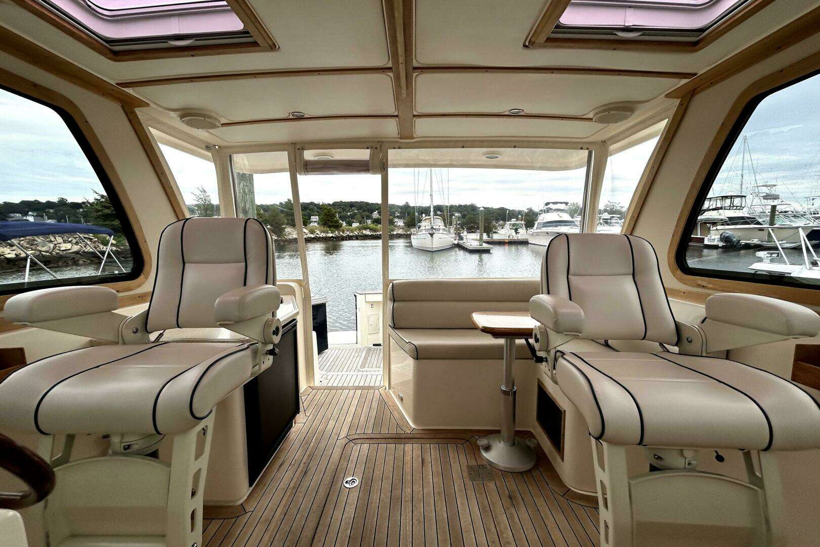 2006 Sabre 38 Hard Top Express - Image 8