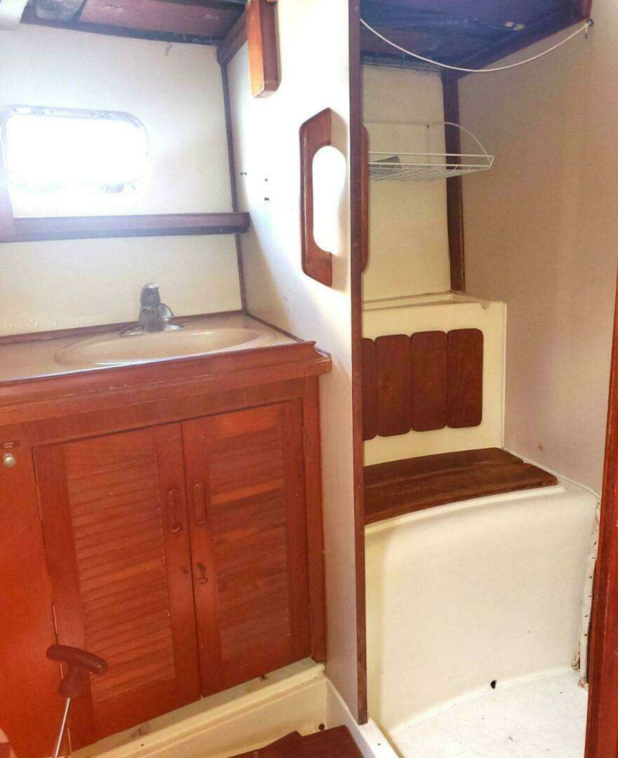 1982 Endeavour 43 CC - Image 18