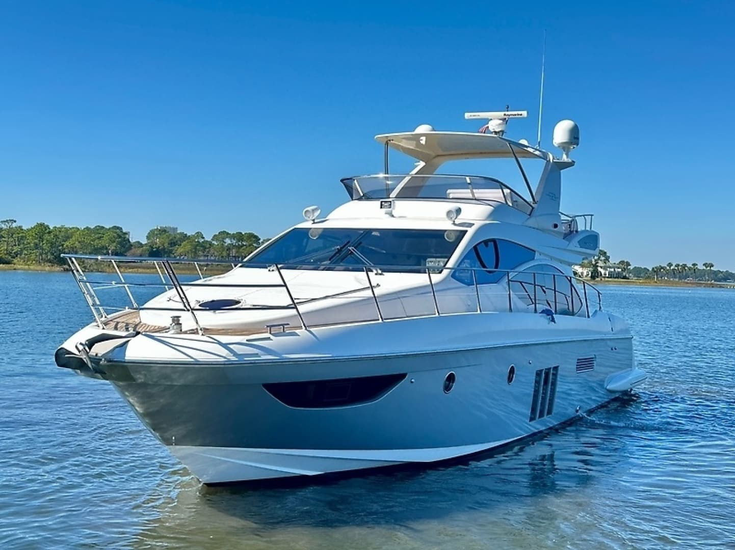 2011 Azimut FlyBridge - Image 6