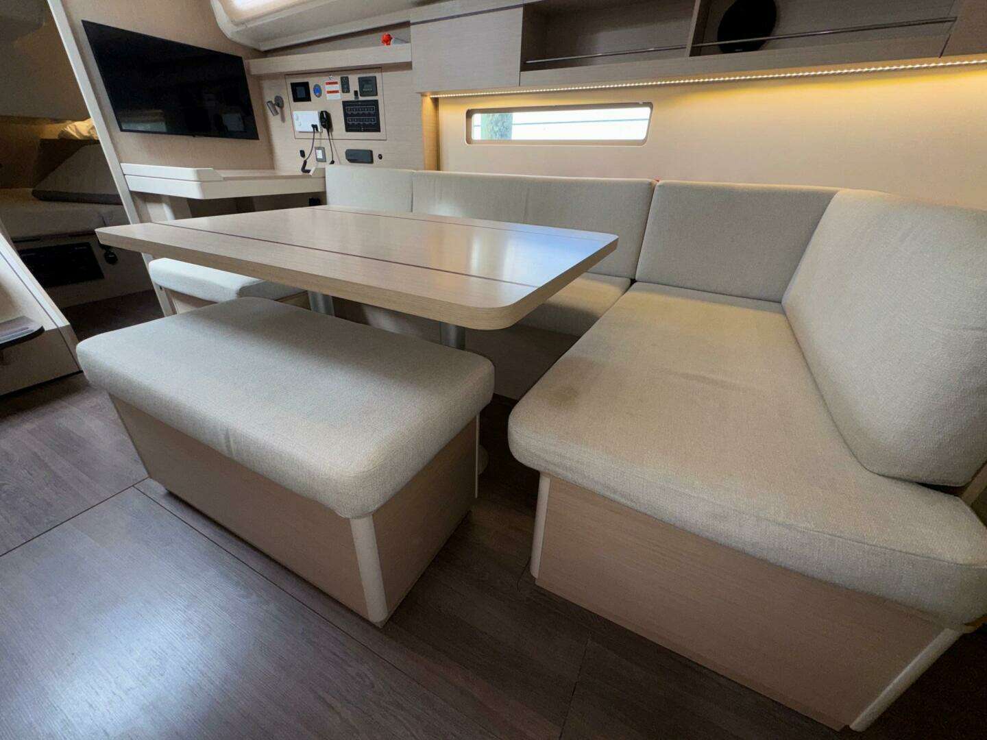 2022 Beneteau Oceanis 40.1 - Image 28