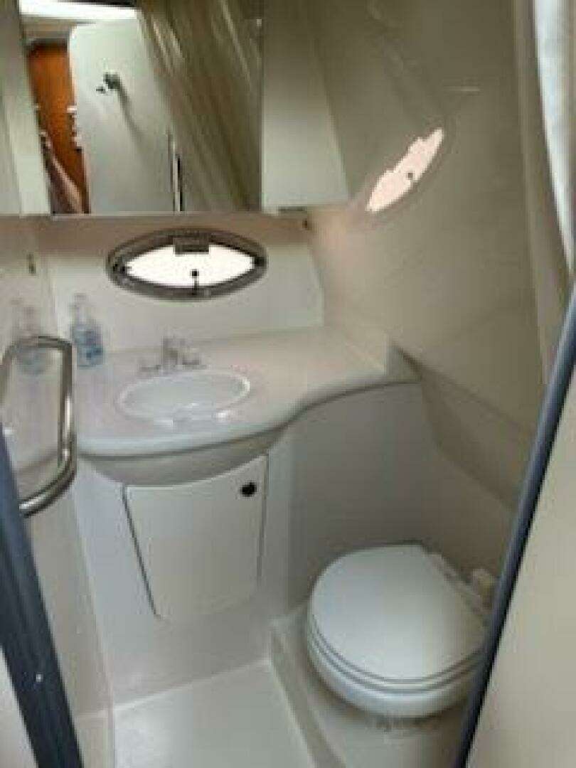 2008 Bayliner 320 - Image 9