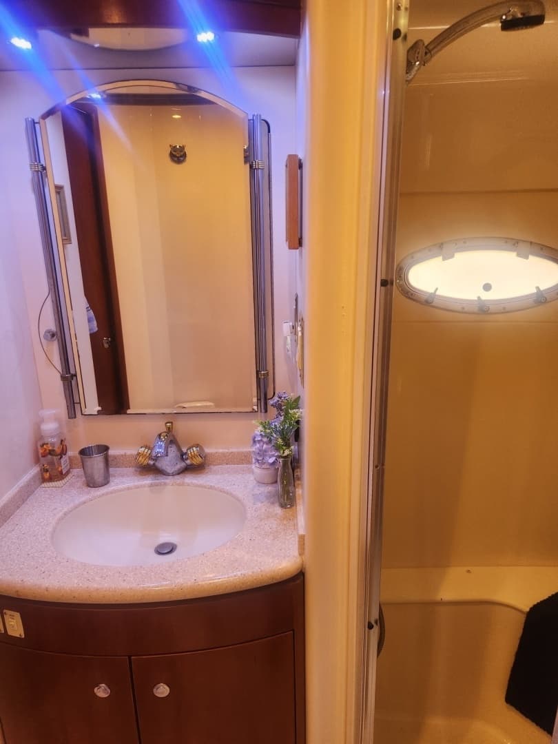 1998 Carver Voyager Pilothouse - Image 23