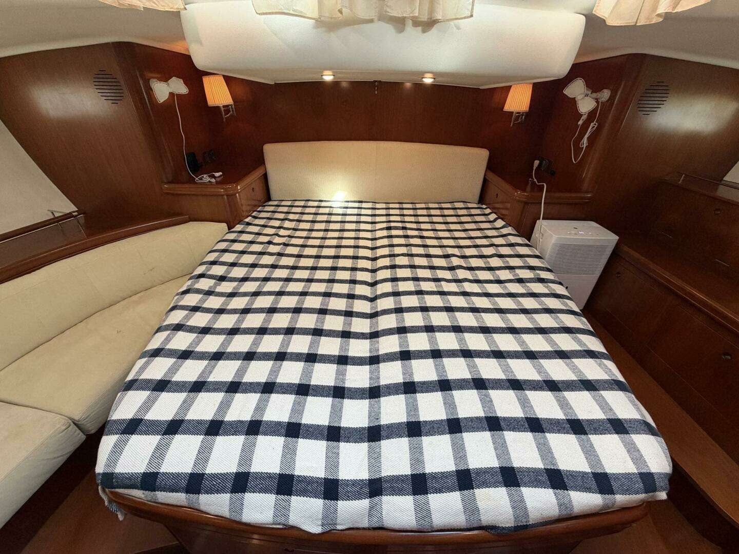 2004 Beneteau 57 Center Cockpit - Image 58