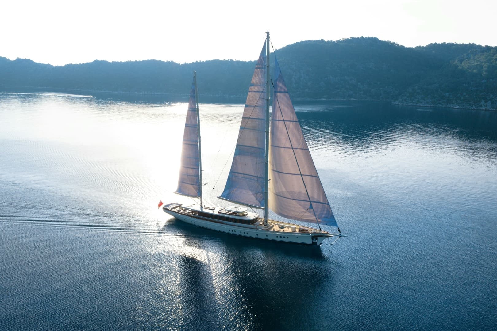 2026 Ares Yachts — - Image 10