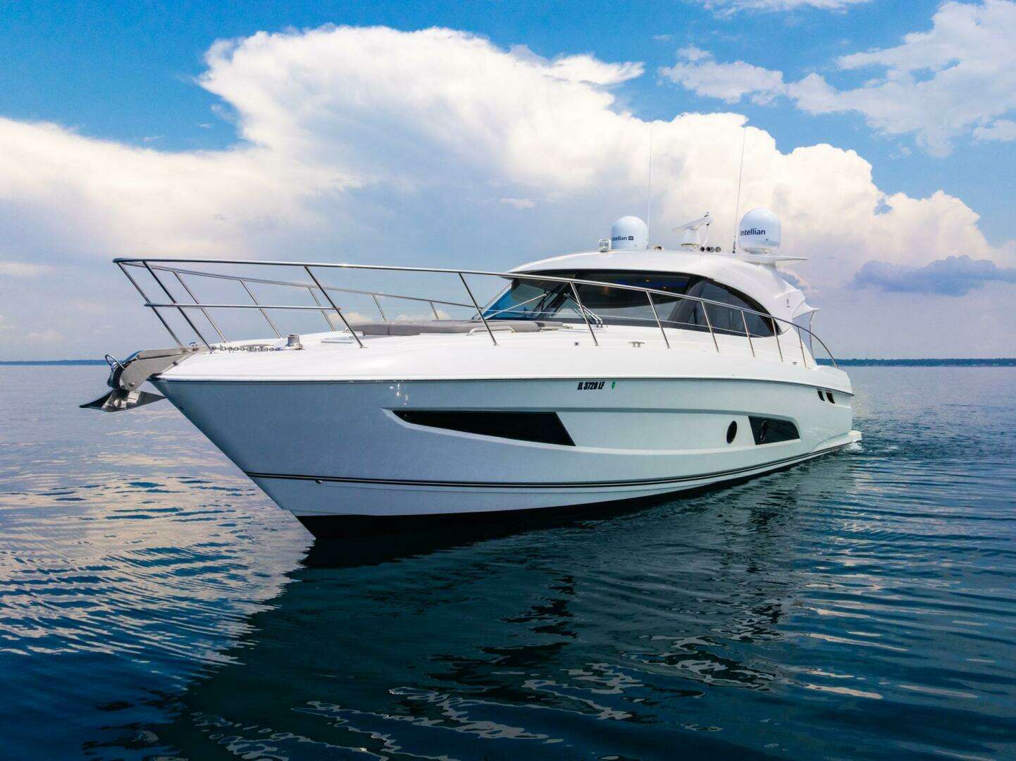 2019 Riviera 4800 Sport Yacht - Image 15