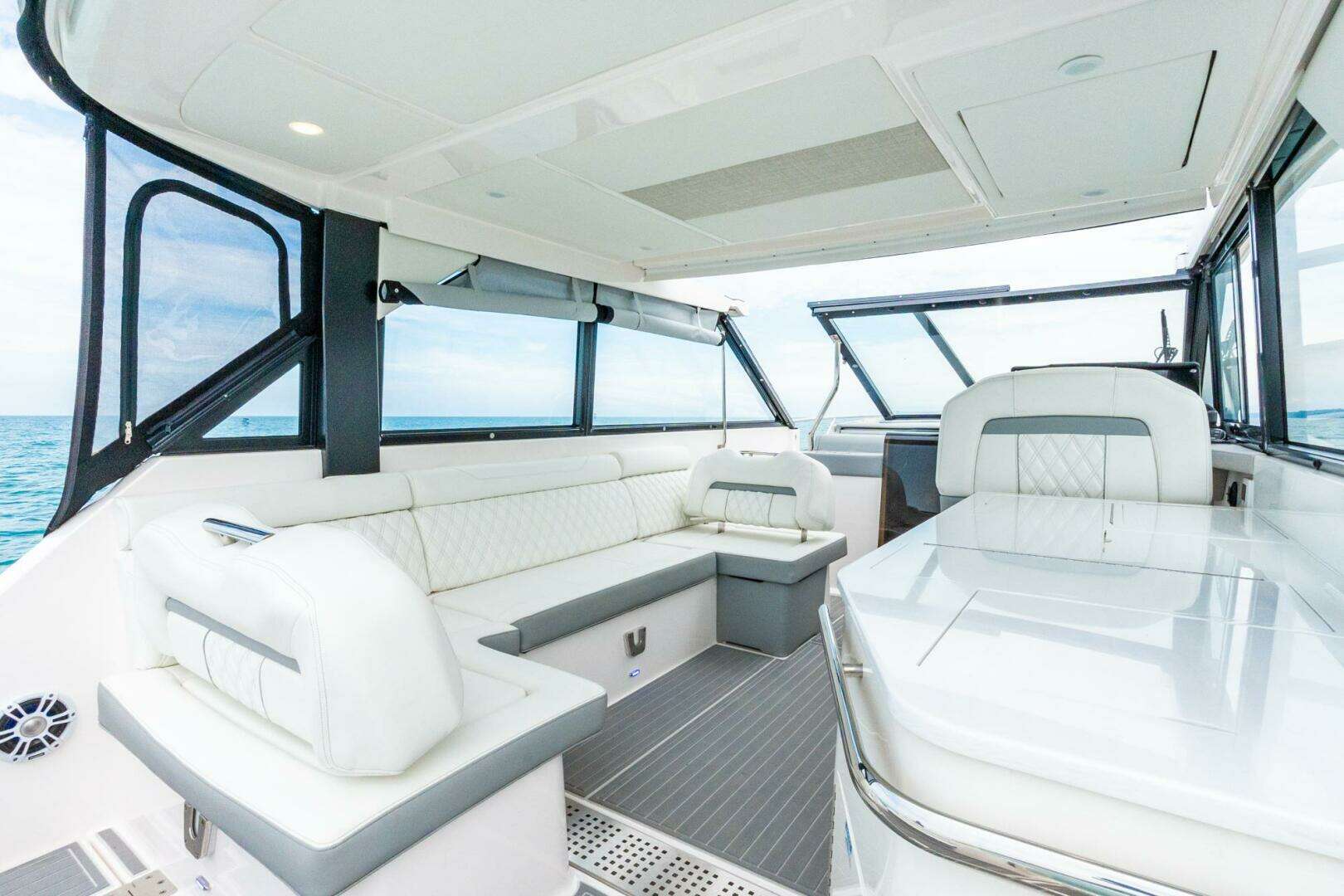 2022 Regal 36 Grande Coupe - Image 19