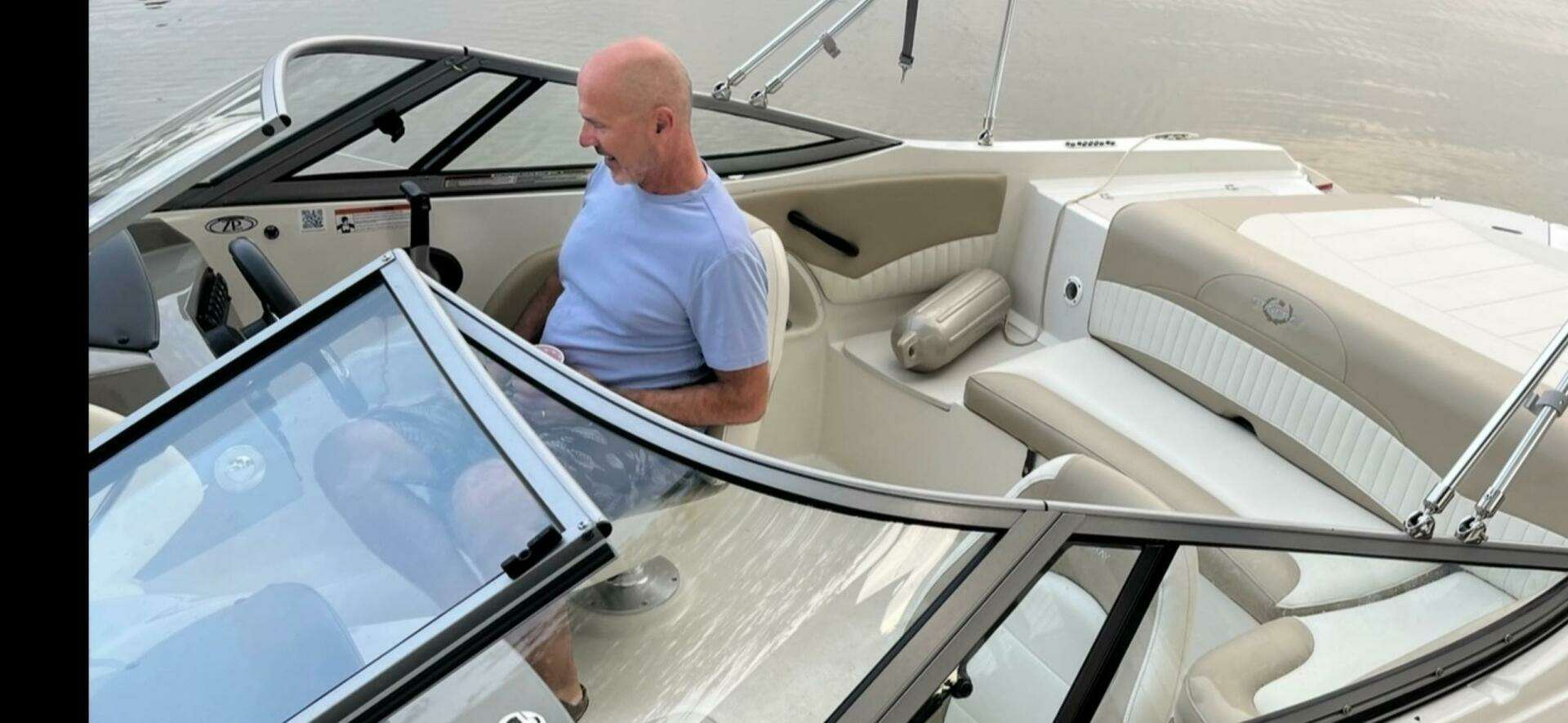 2019 Stingray 208 LS - Image 25