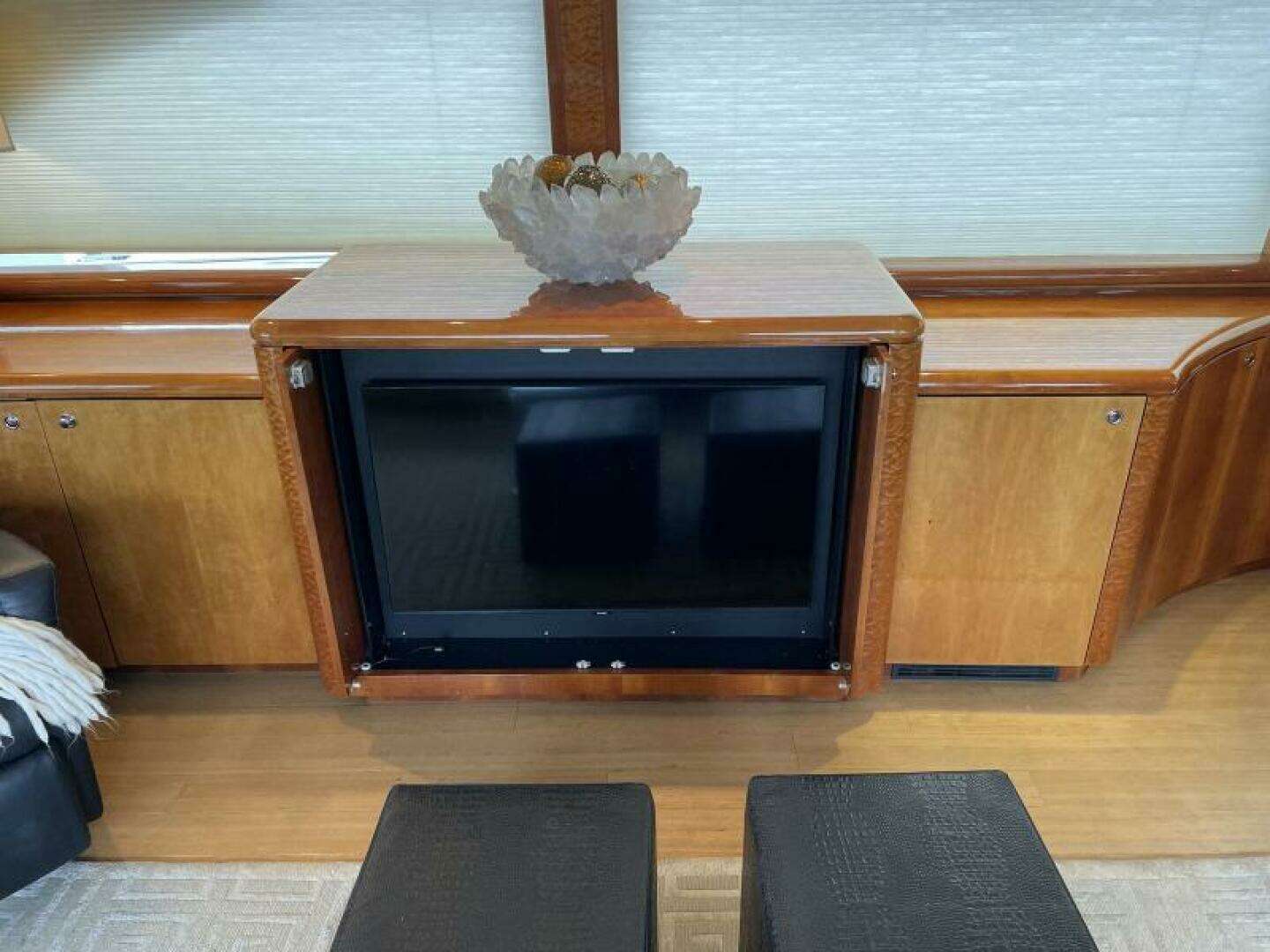 2002 Cheoy Lee Sport Motor Yacht - Image 7