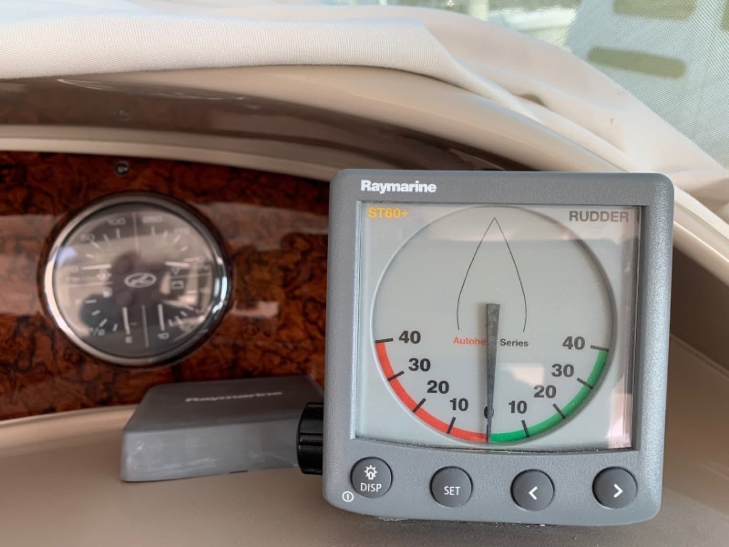 2004 Sea Ray 390 Motor Yacht - Image 27