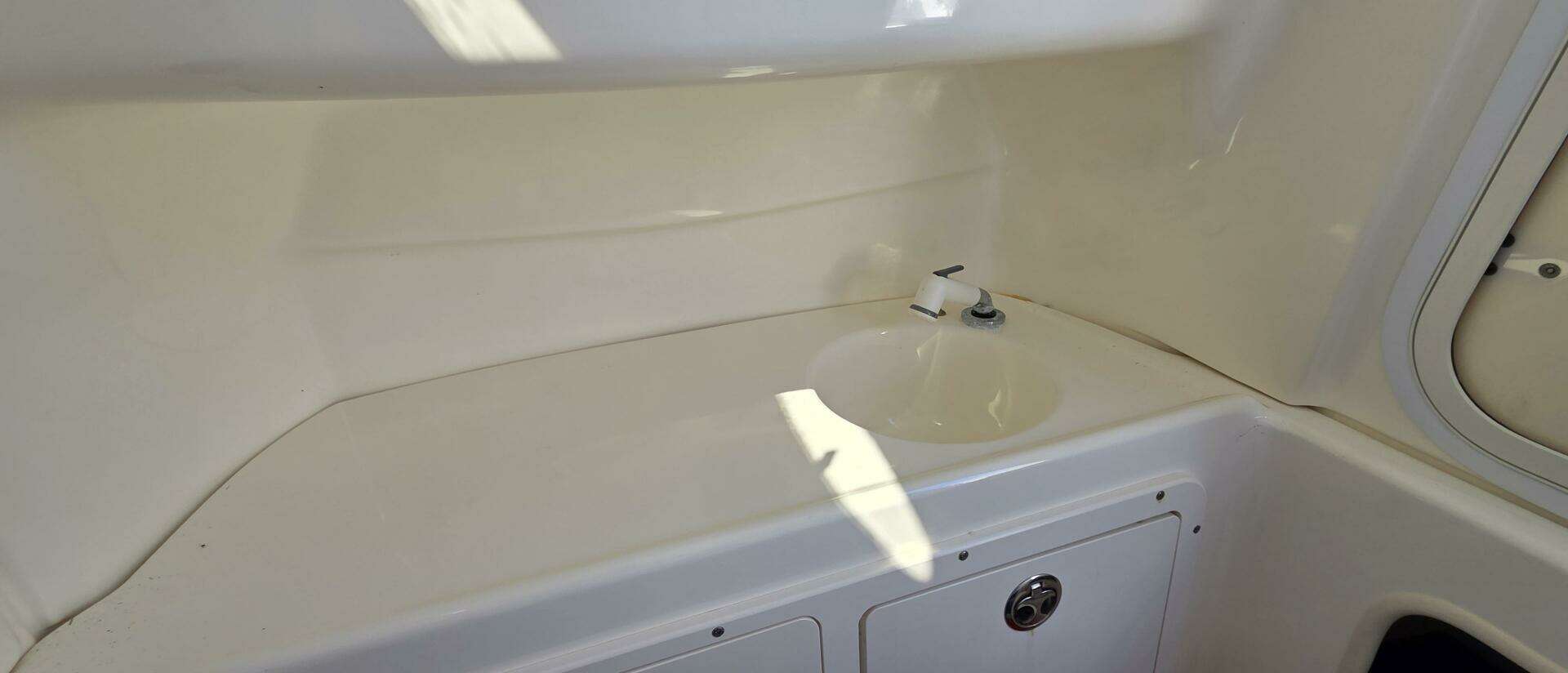 2006 Boston Whaler 270 Outrage - Image 14