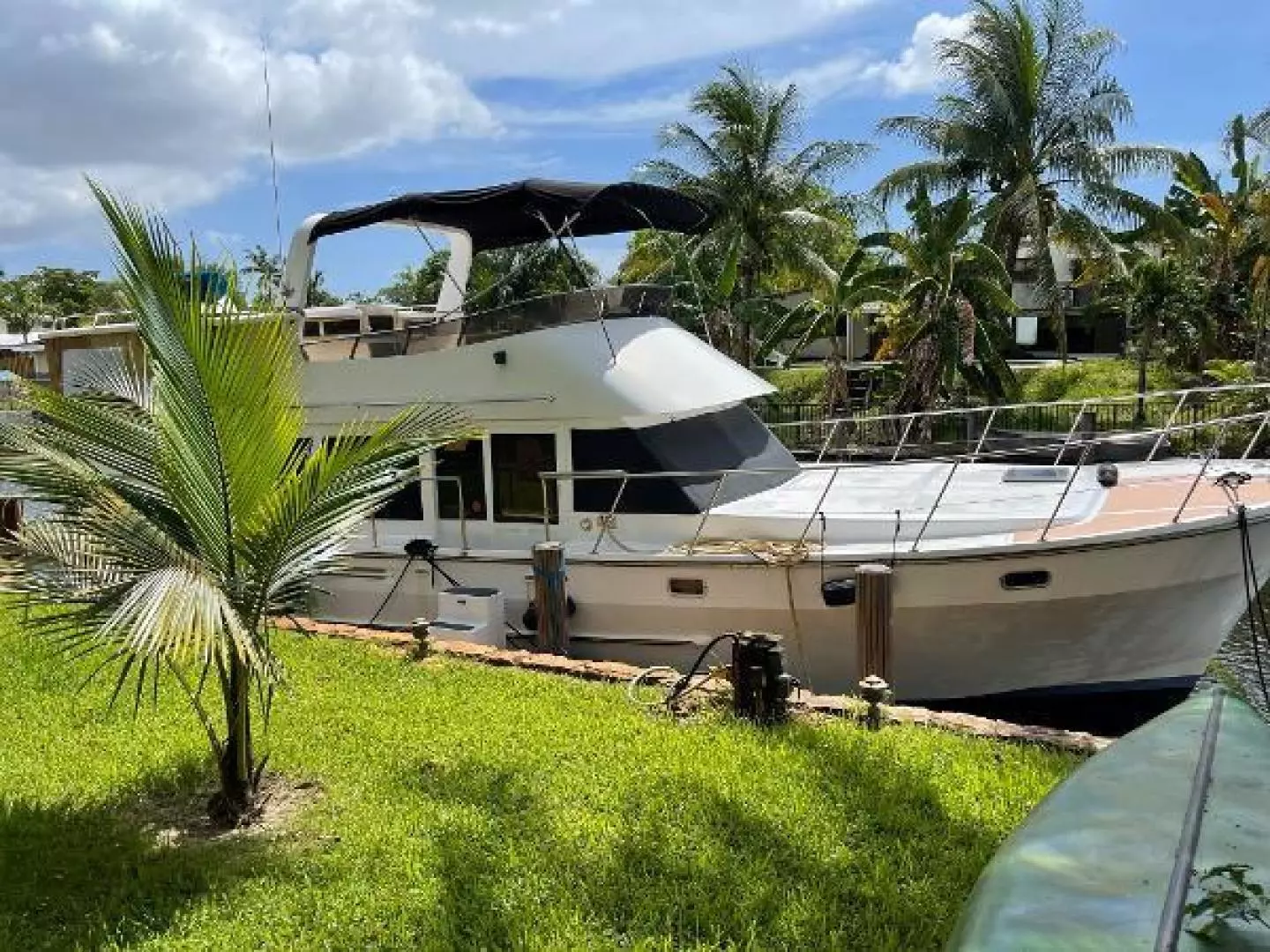 1989 Heritage East Sundeck Trawler - Image 19