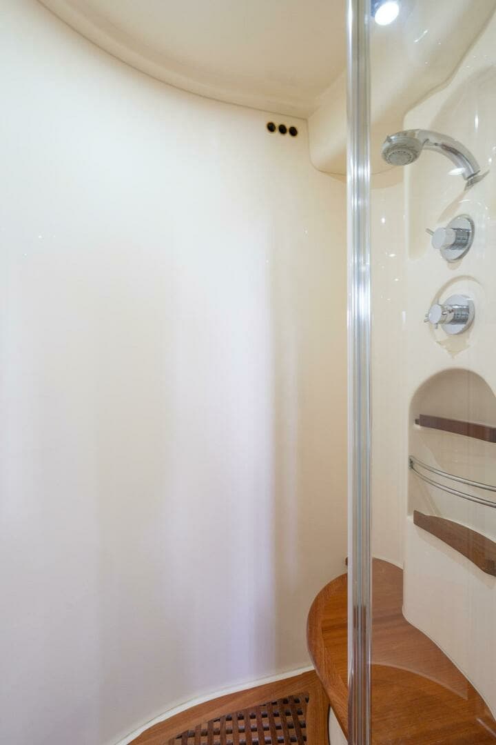2009 Azimut 62E - Image 48