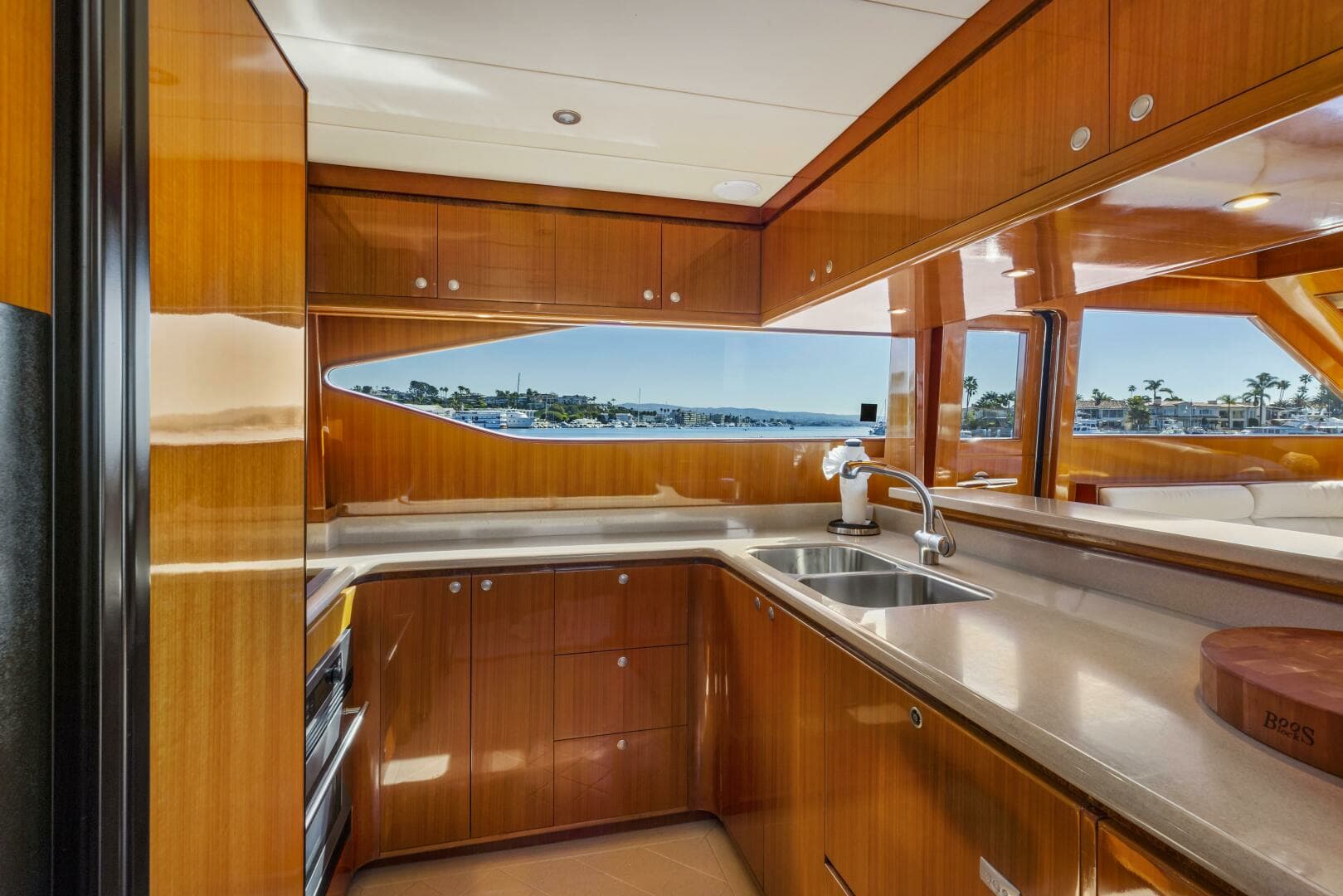 2007 Hampton Cockpit Motoryacht - Image 9