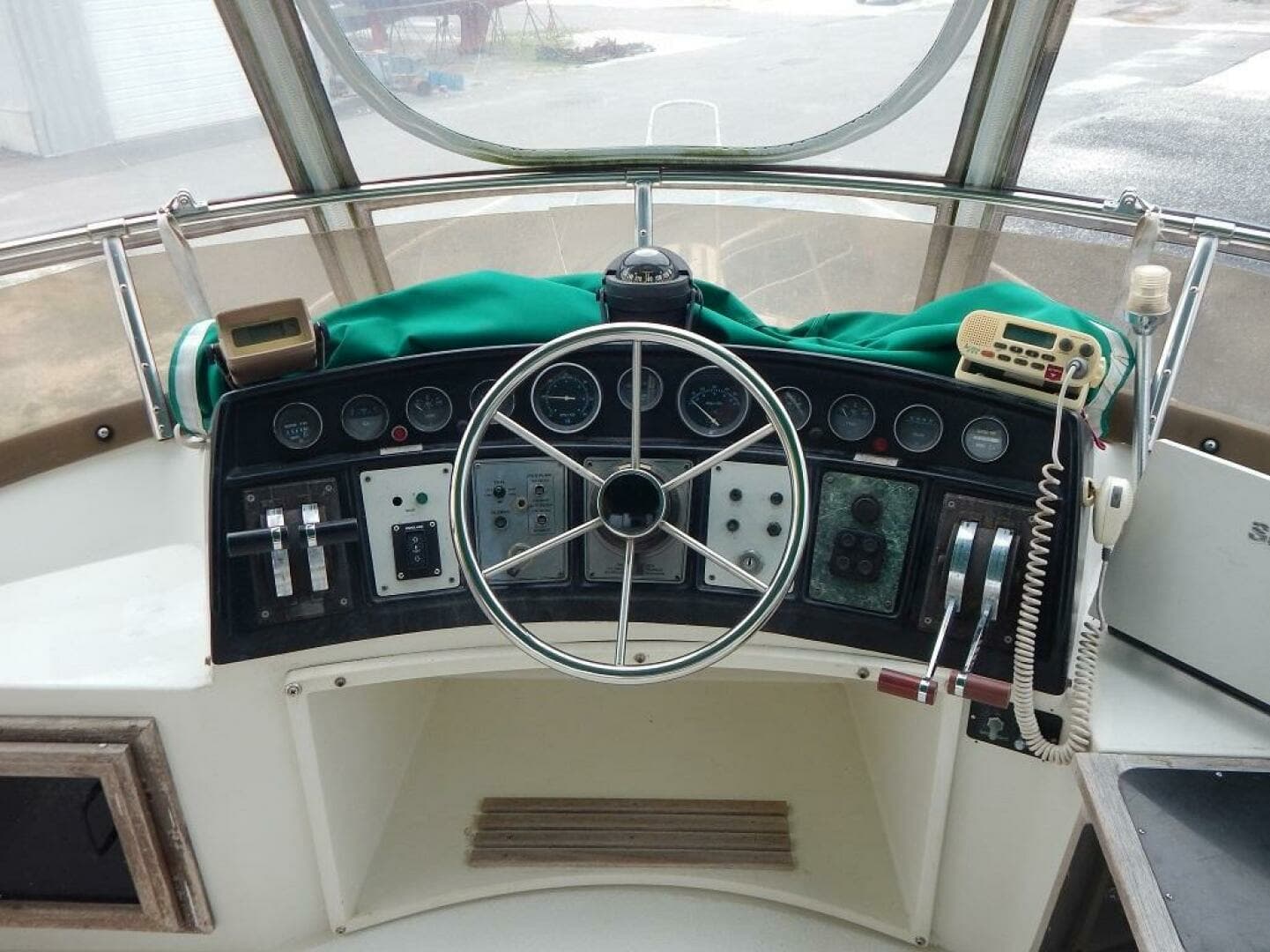 1983 Carver Mariner 2897 - Image 23