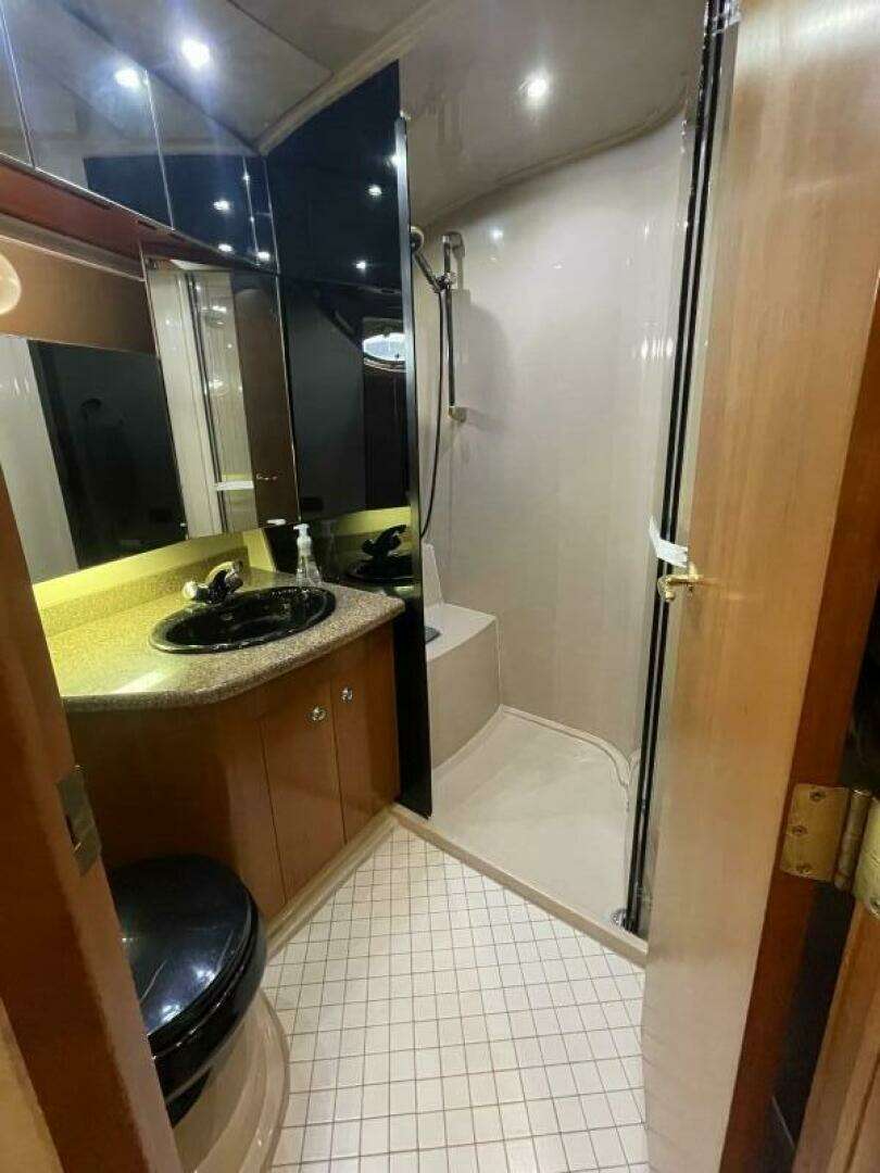 2001 Cruisers Yachts 5000 Pilothouse - Image 16