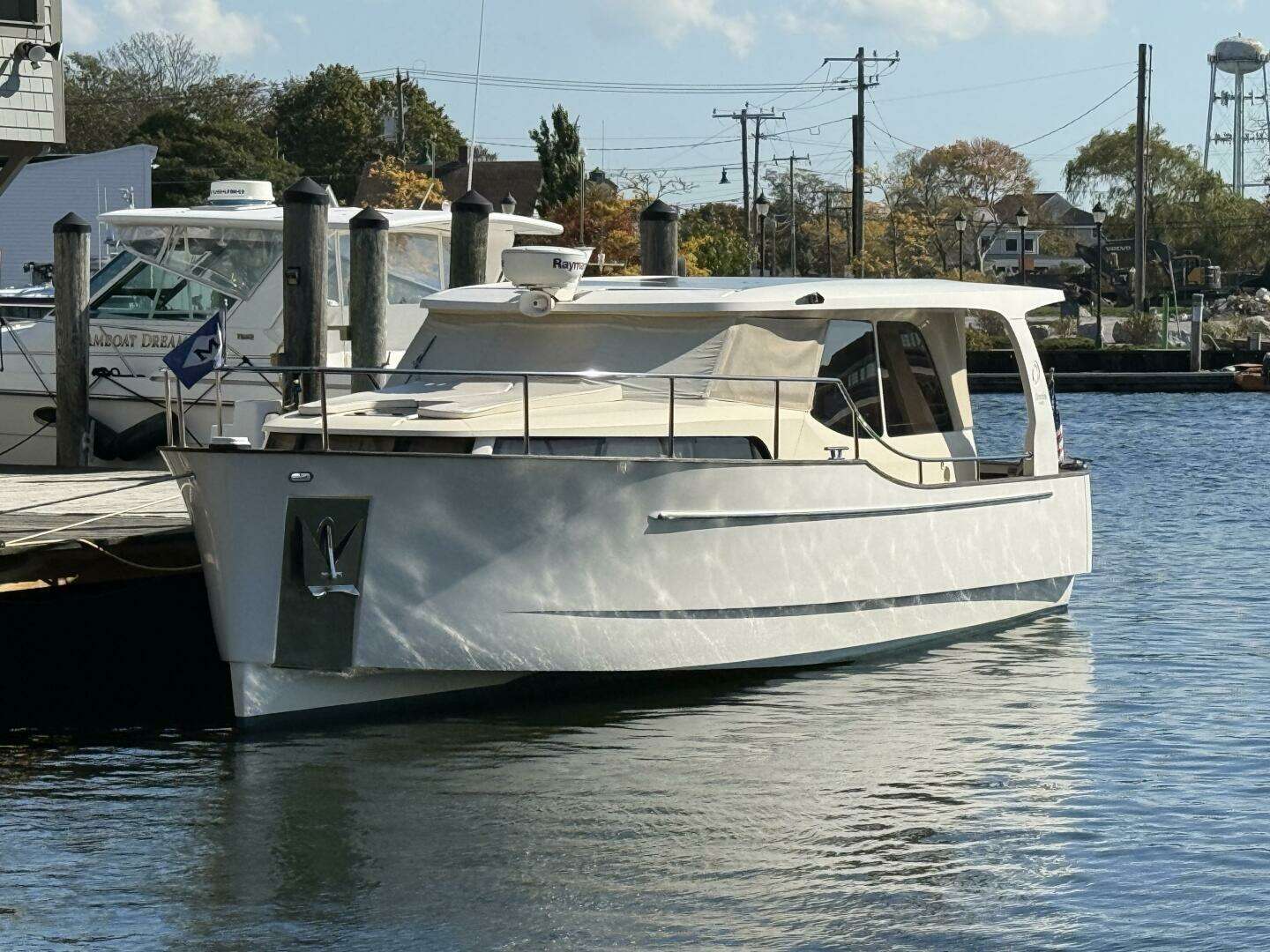 2013 Greenline 33 - Image 5