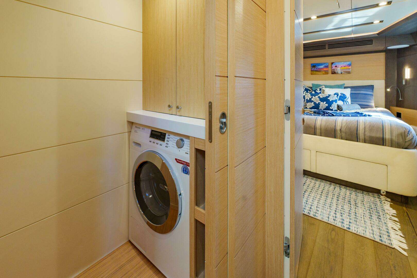 2020 Sirena 64 - Image 28