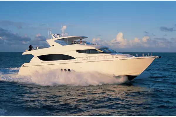 2006 Hatteras 80