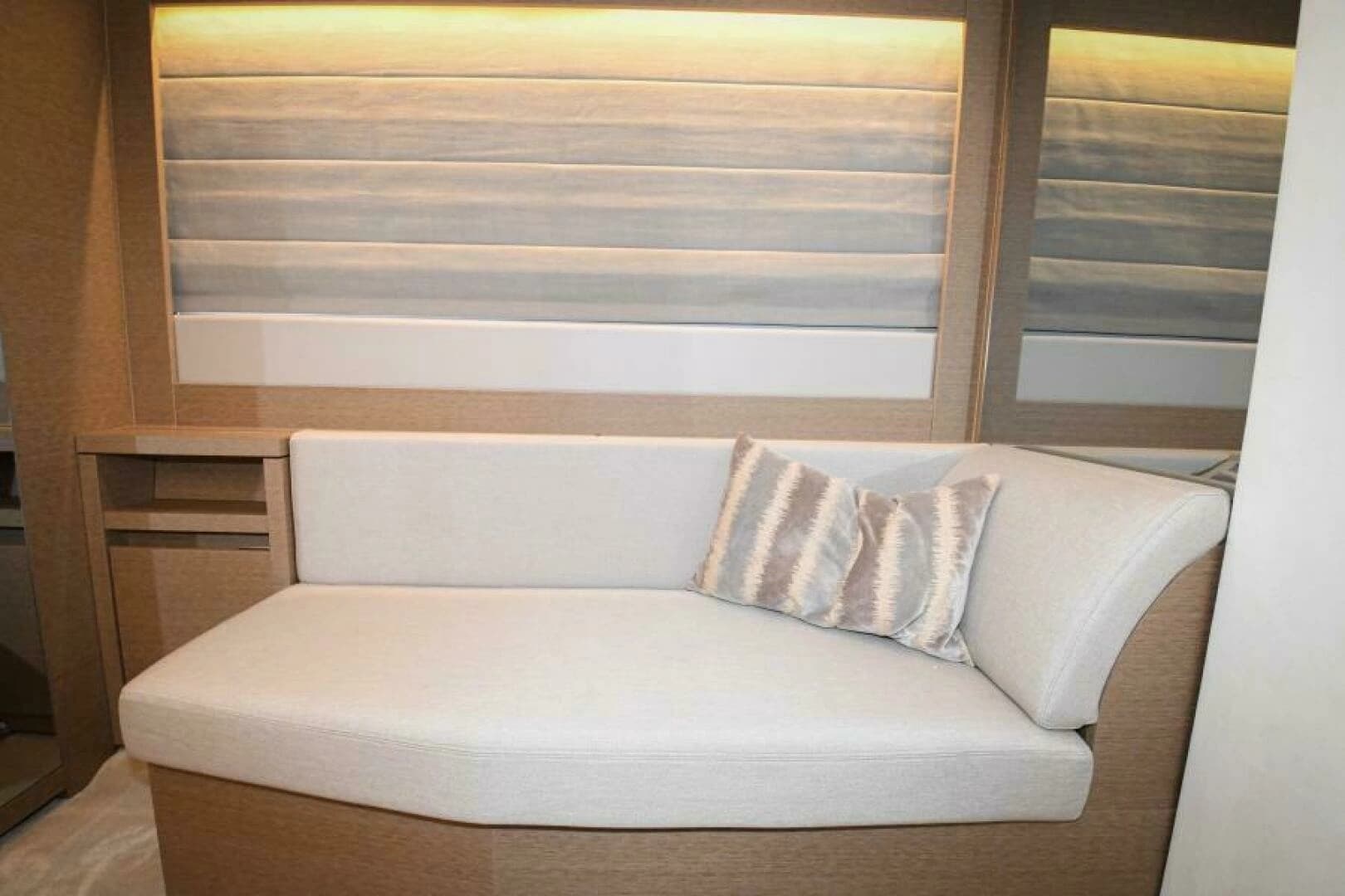 2023 Prestige 520 Flybridge - Image 12