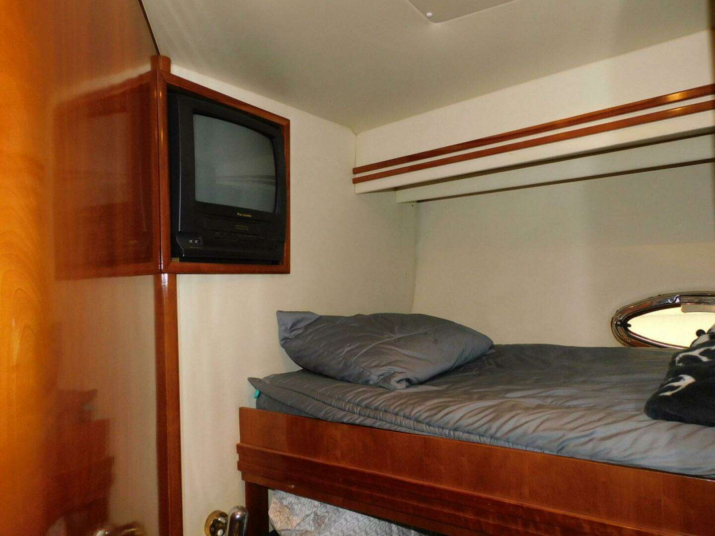 2002 Carver 570 Voyager Pilothouse - Image 34