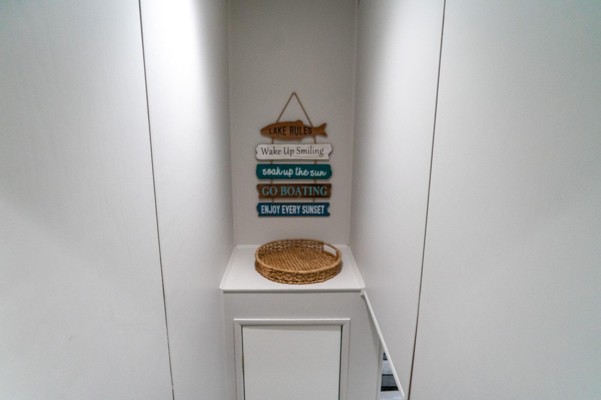 Decorative sign and basket in Lakeview 66 x 16 Widebody Houseboat, 1996 model.