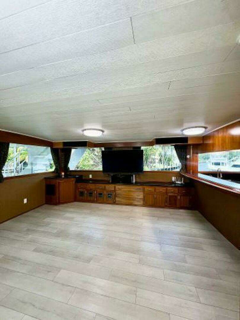 1983 Knight & Carver Custom Trideck - Image 37