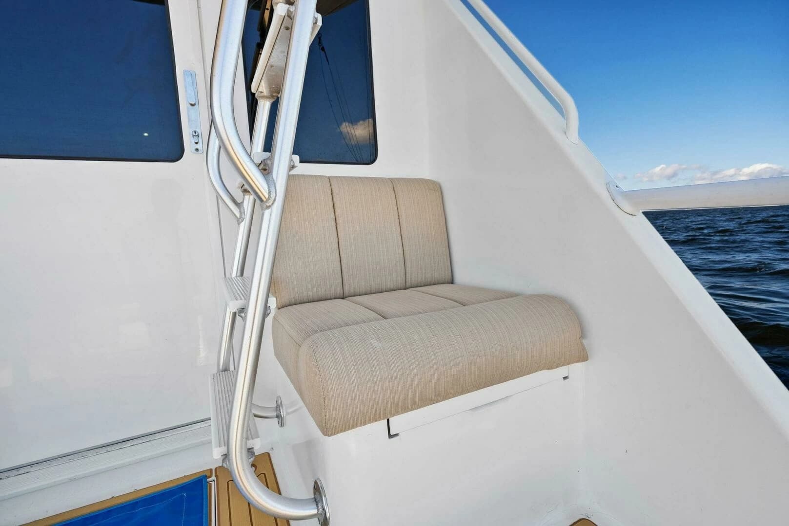 2002 Viking 65 Convertible - Image 13