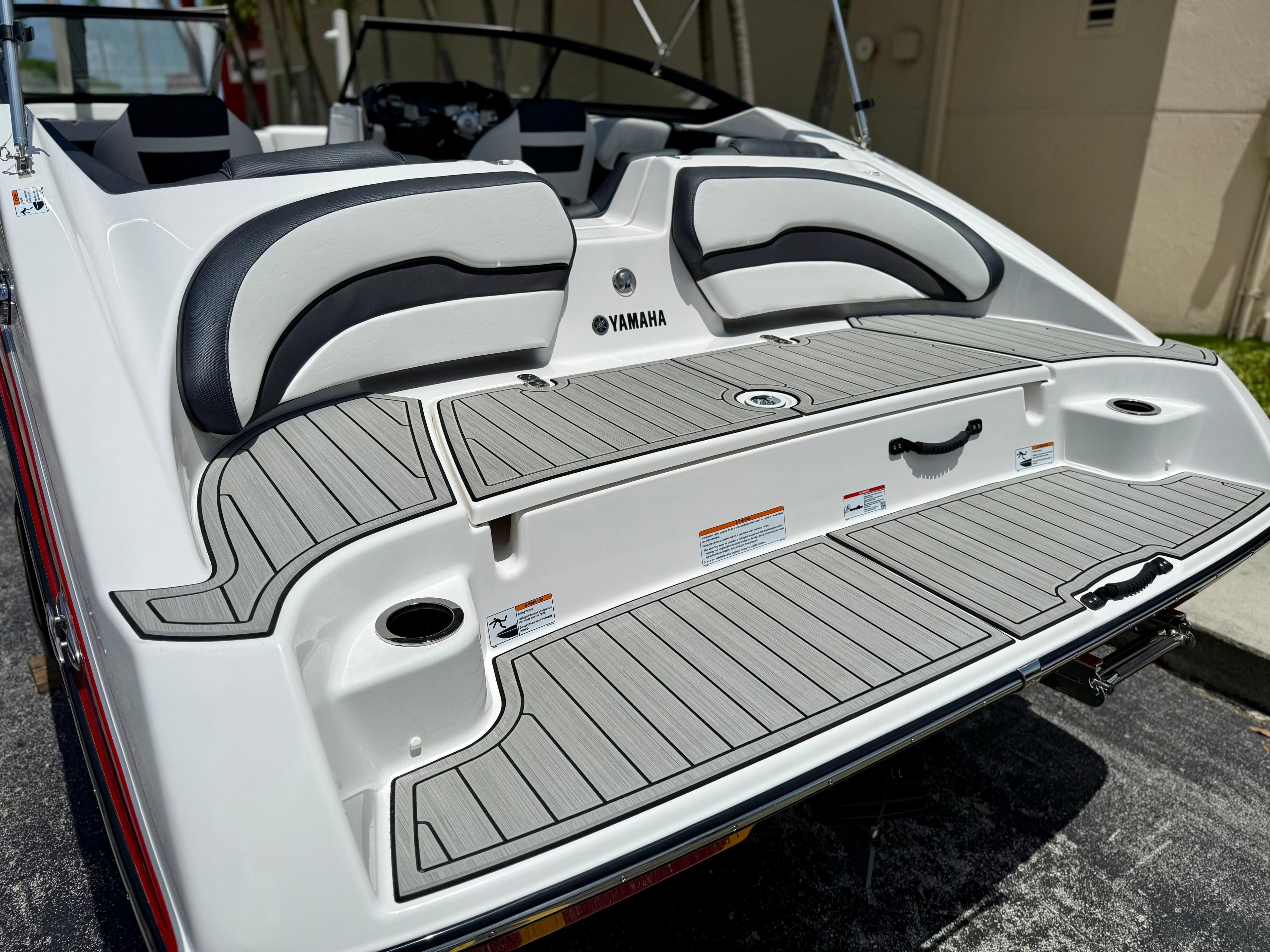 2025 Yamaha SX195 boat rear view with sleek seating and deck design.