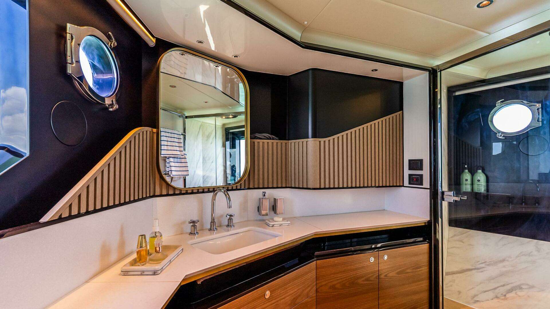 2022 Absolute 64 Navetta - Image 88