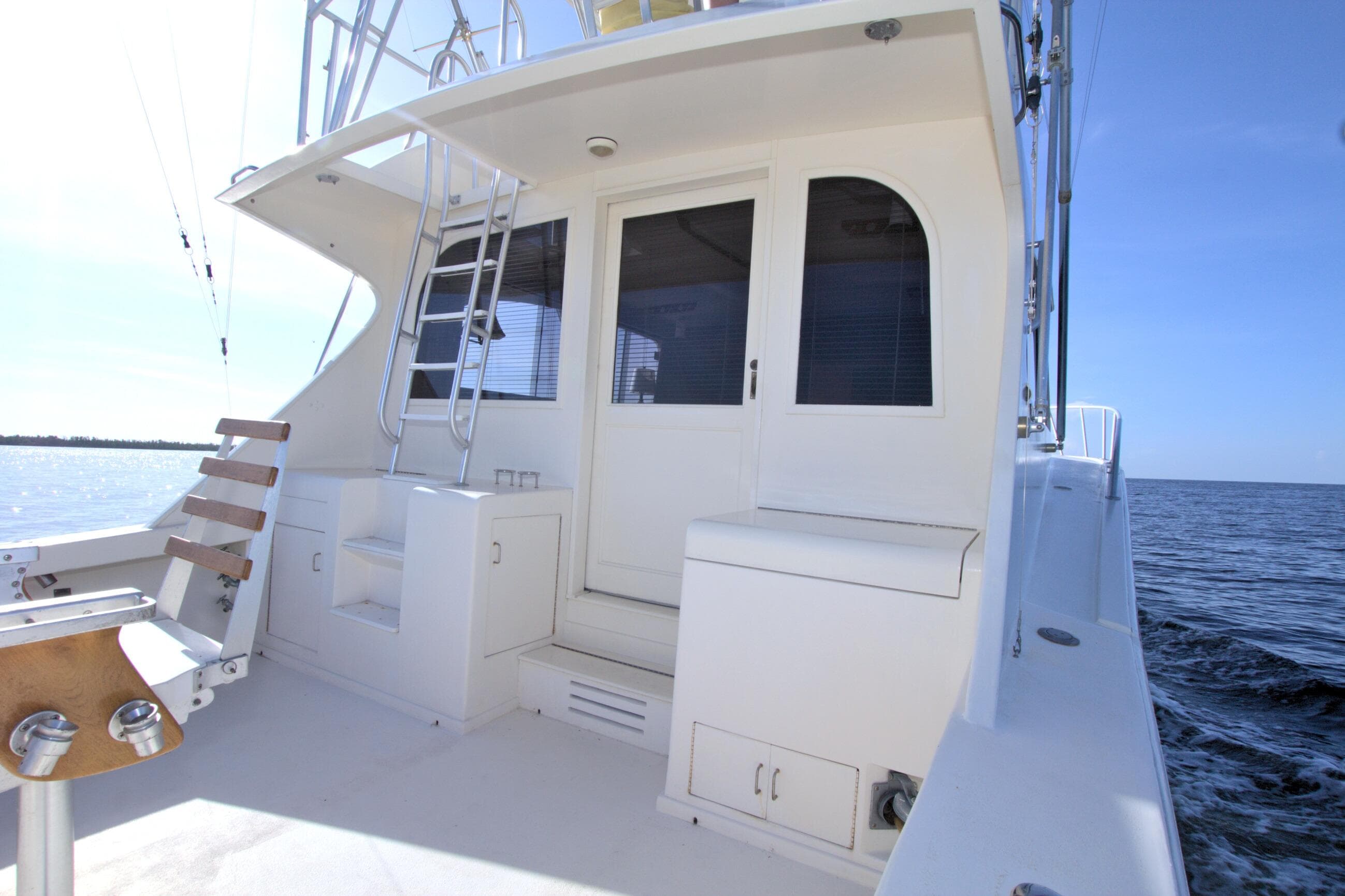 1990 Post 44 Sport Fisherman boat deck with seating and ocean view.