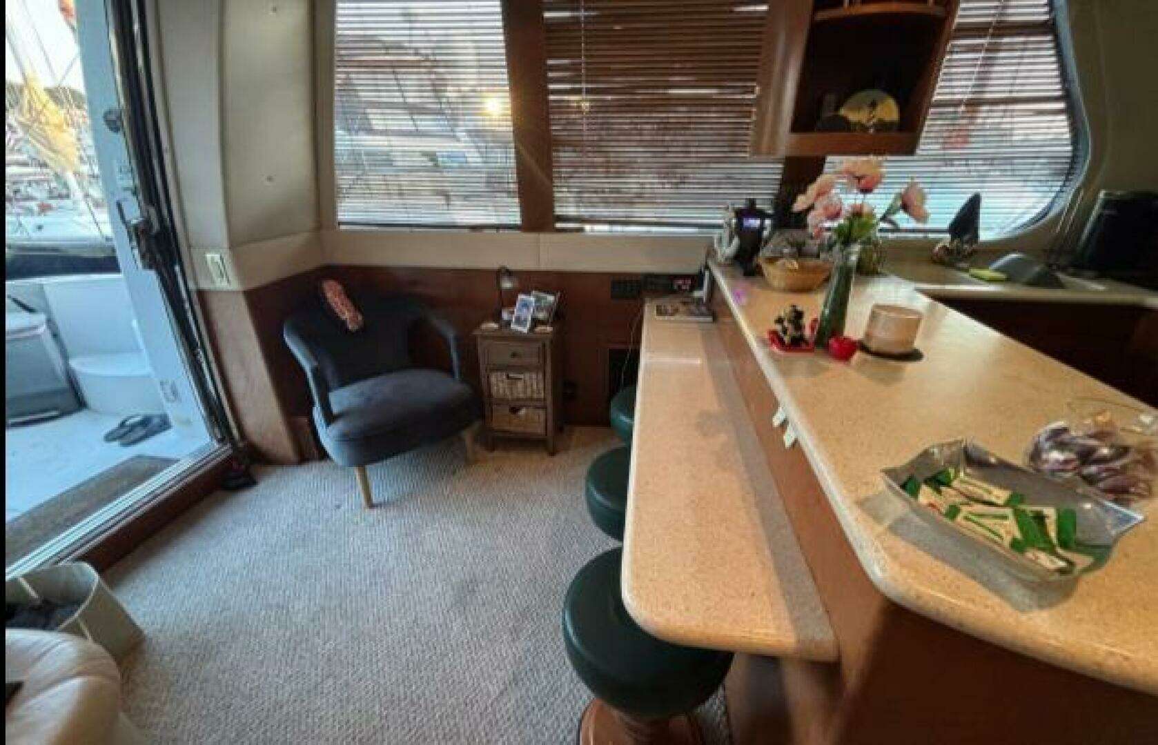 1998 Carver 530 Voyager - Image 20