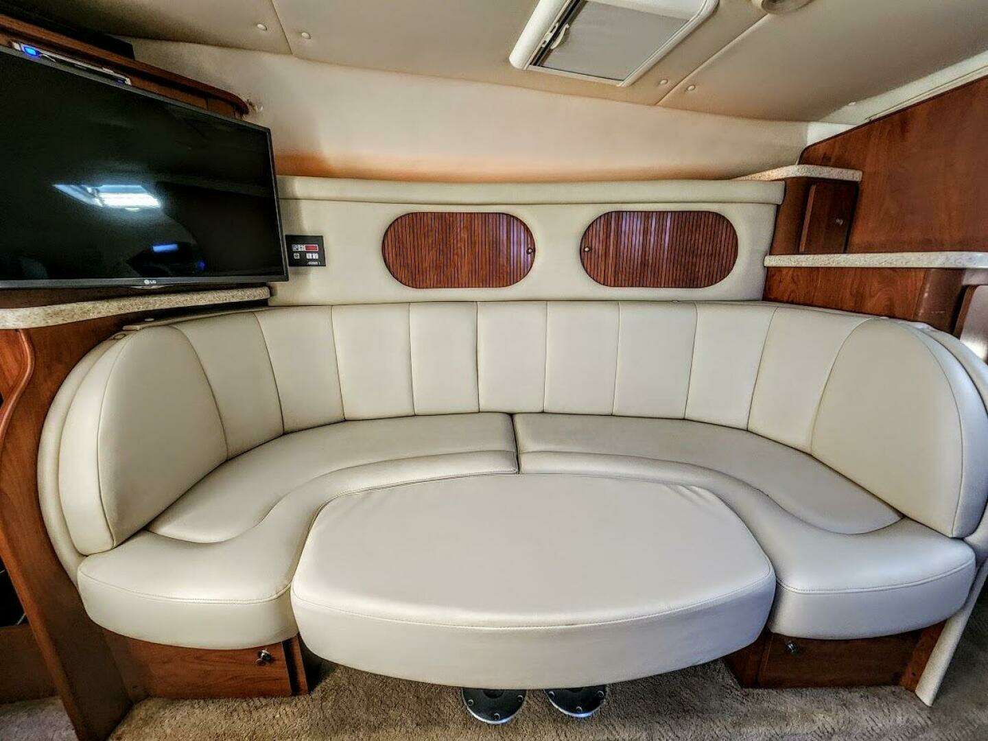 2007 Rinker 320 Express - Image 24