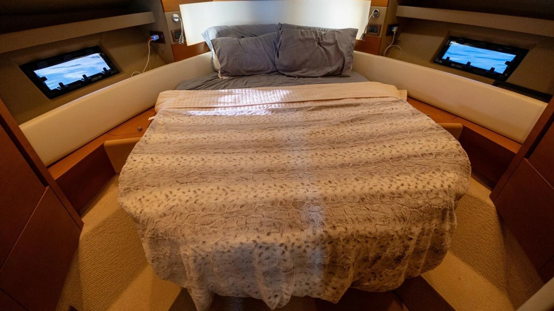 2013 Azimut 40 Flybridge - Image 47