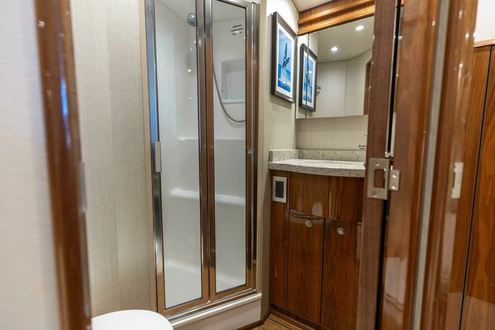 2020 Viking 62 Convertible - Image 22