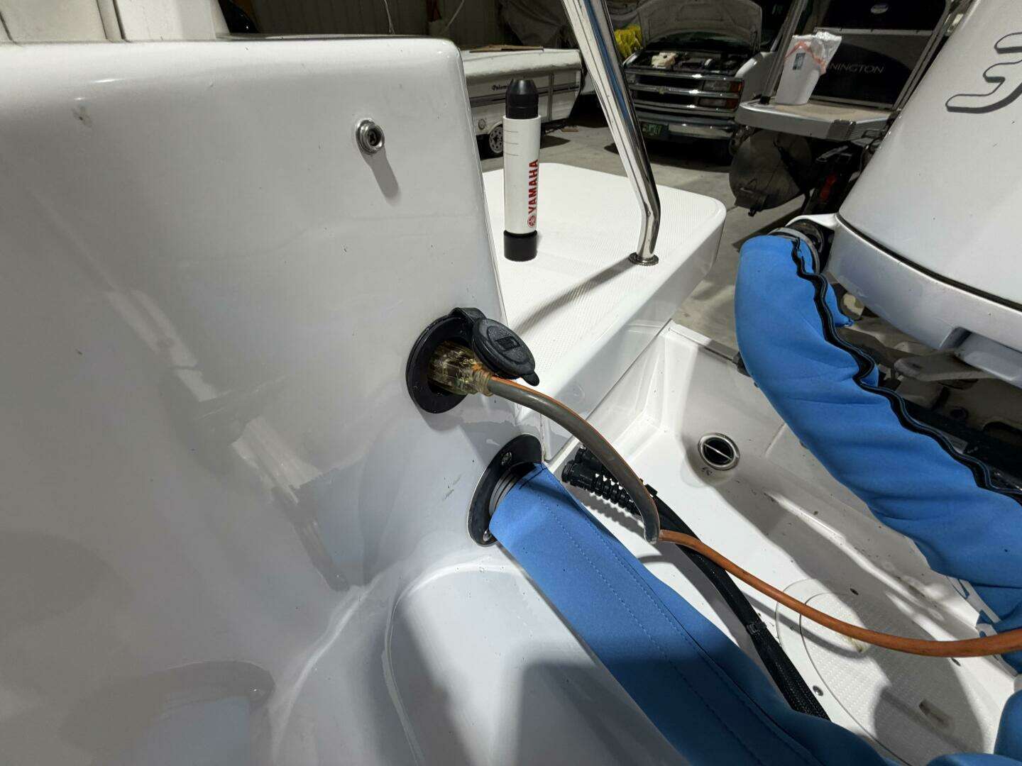 2016 Everglades 230 Center Console - Image 12
