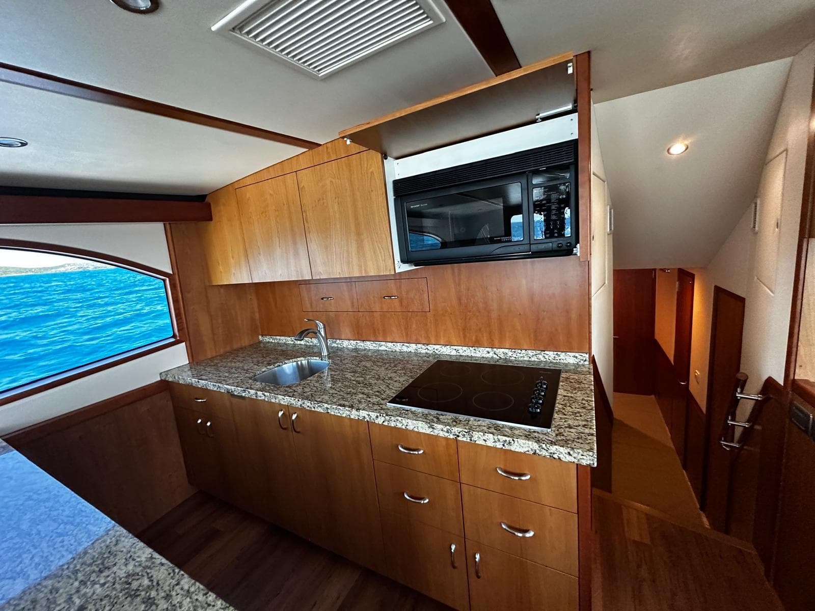 2011 Hatteras 60 Convertible - 64