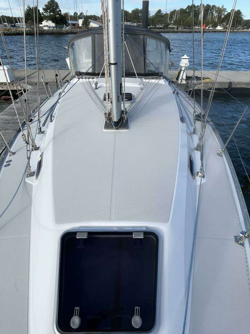 2017 Catalina 355 - Image 12
