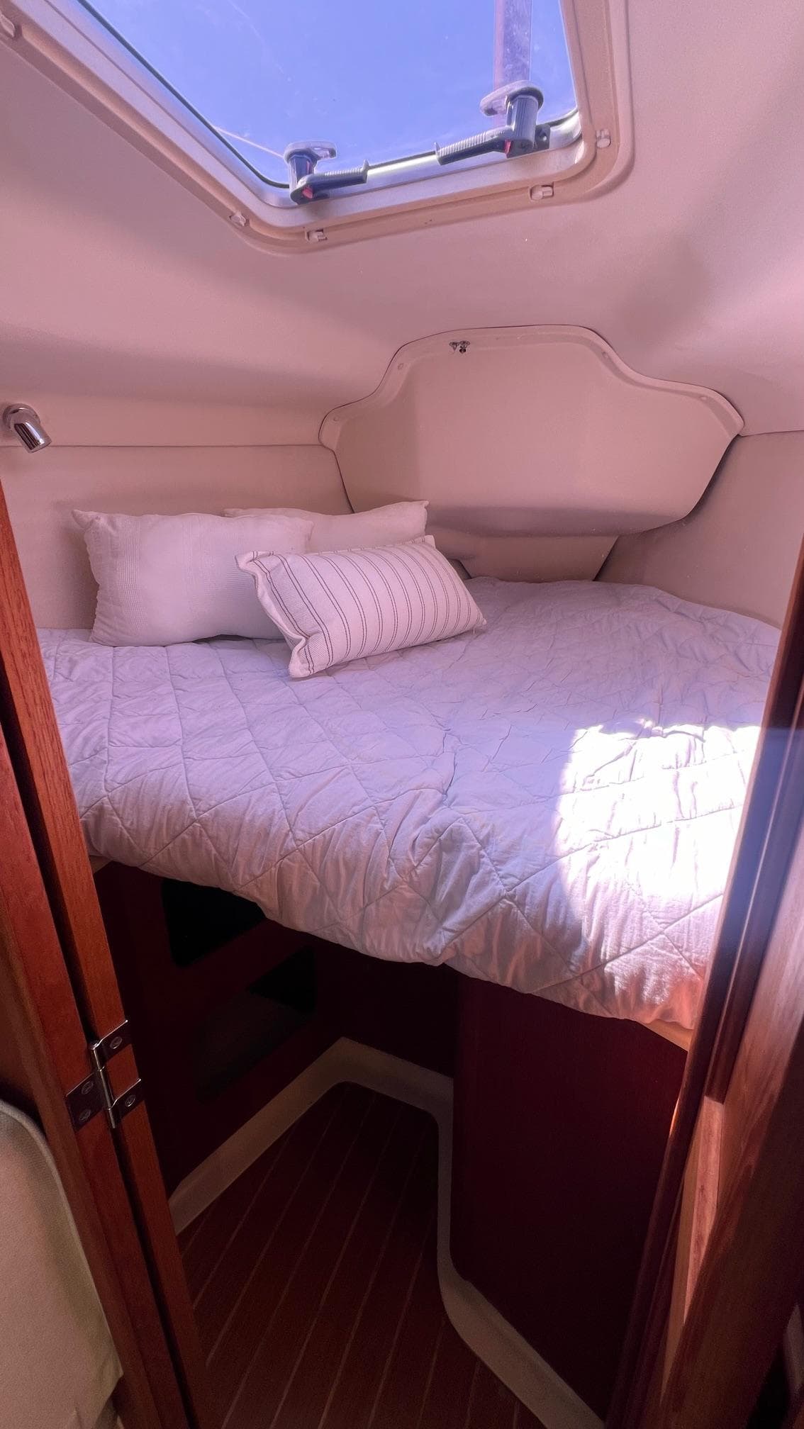Interior of a 2001 Hunter 340 yacht featuring a cozy bed.