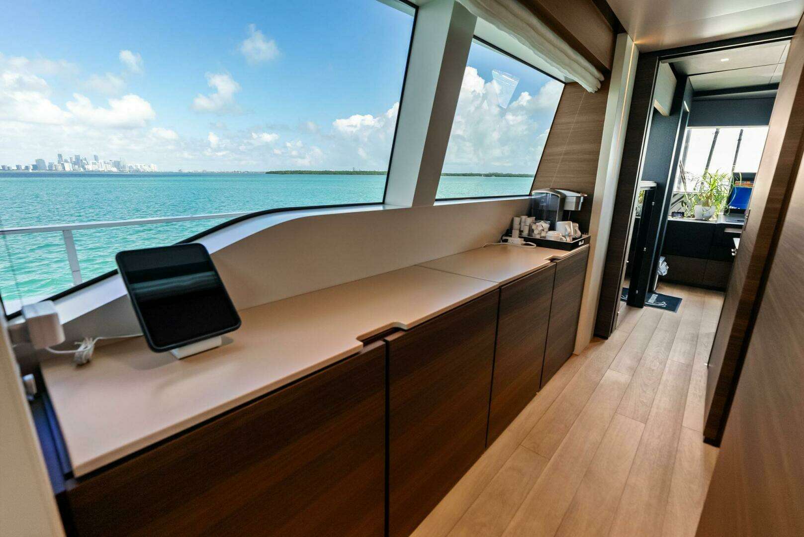 2023 Custom Line 33 Navetta - Image 99