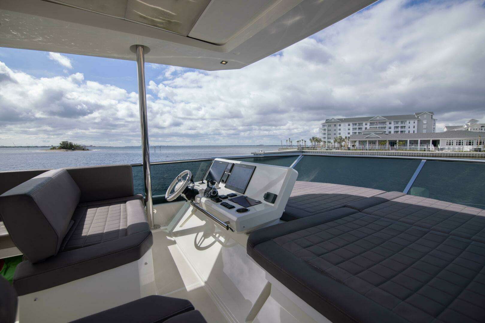 2018 Prestige 680 Flybridge - Image 48