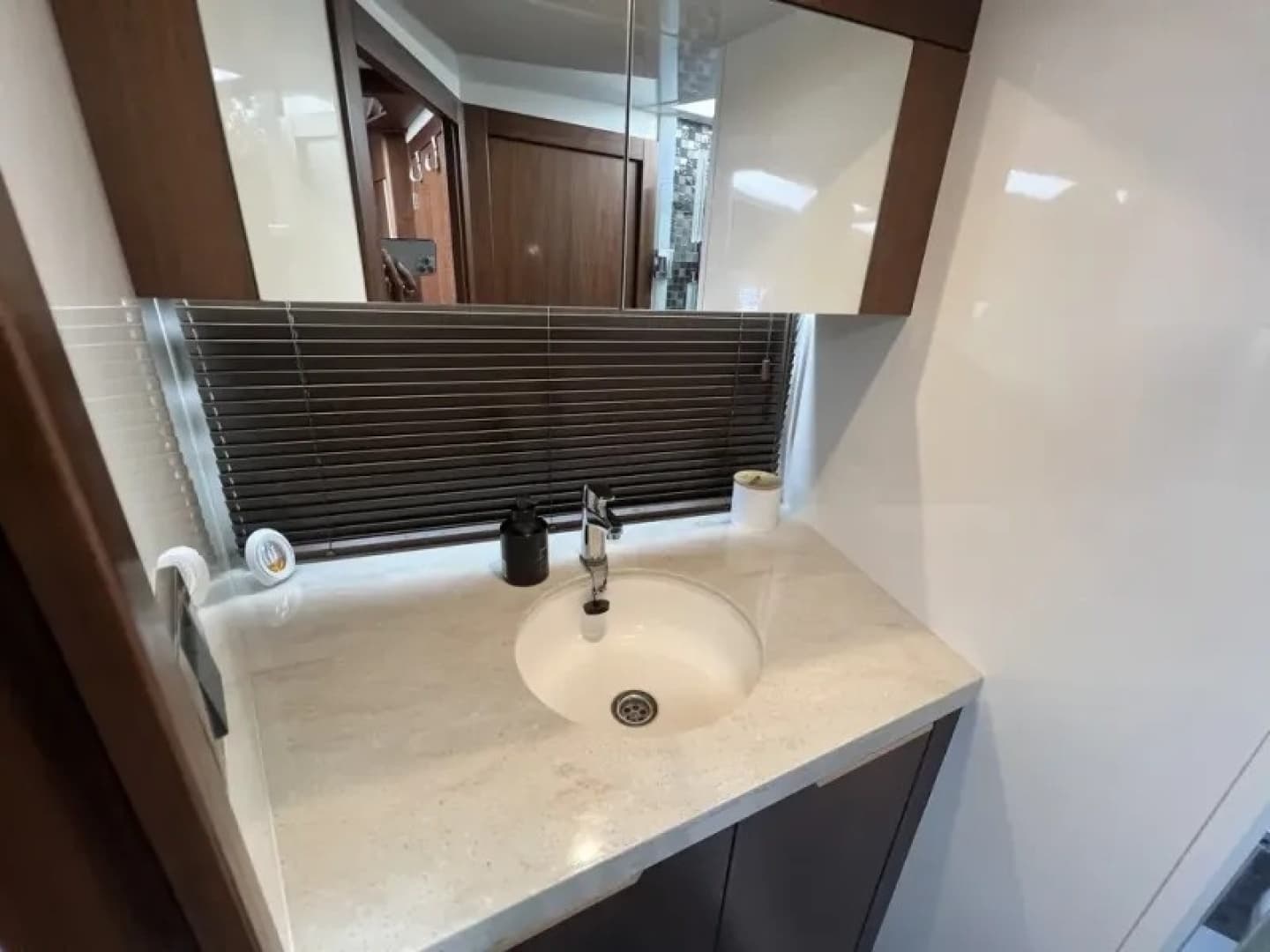 2016 Galeon 405 HTS - Image 25