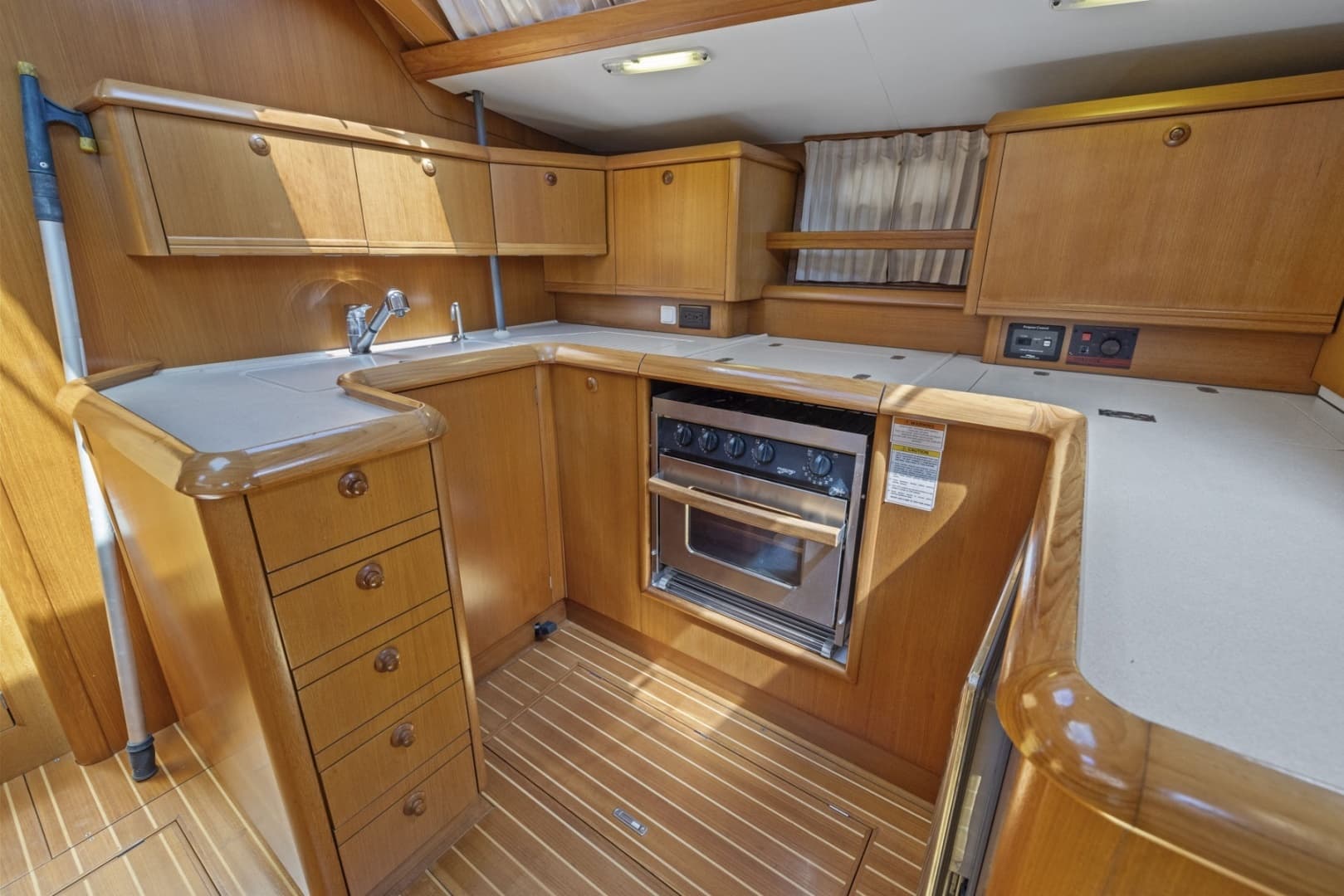 2001 Jeanneau — - Image 35