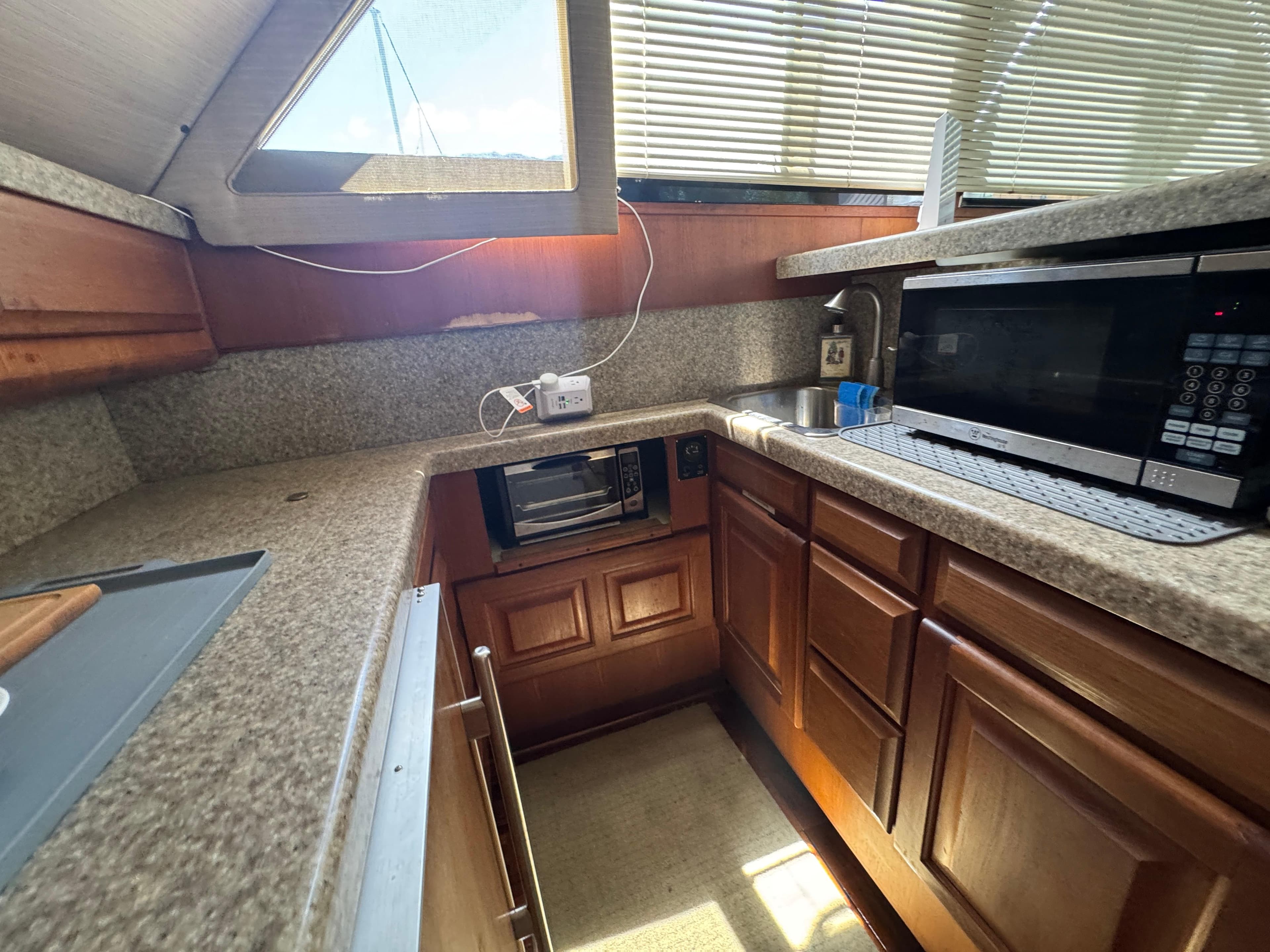 1990 Viking 35 - 103