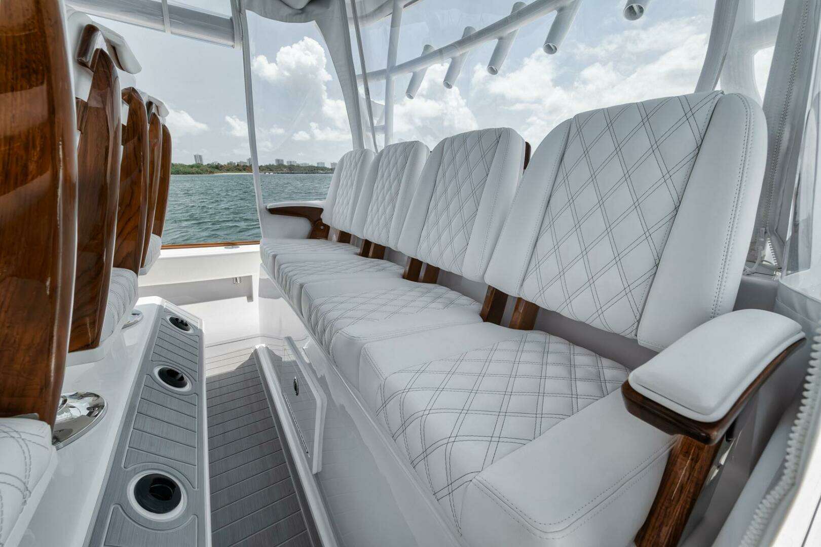 2024 Front Runner 47 CC - Image 32