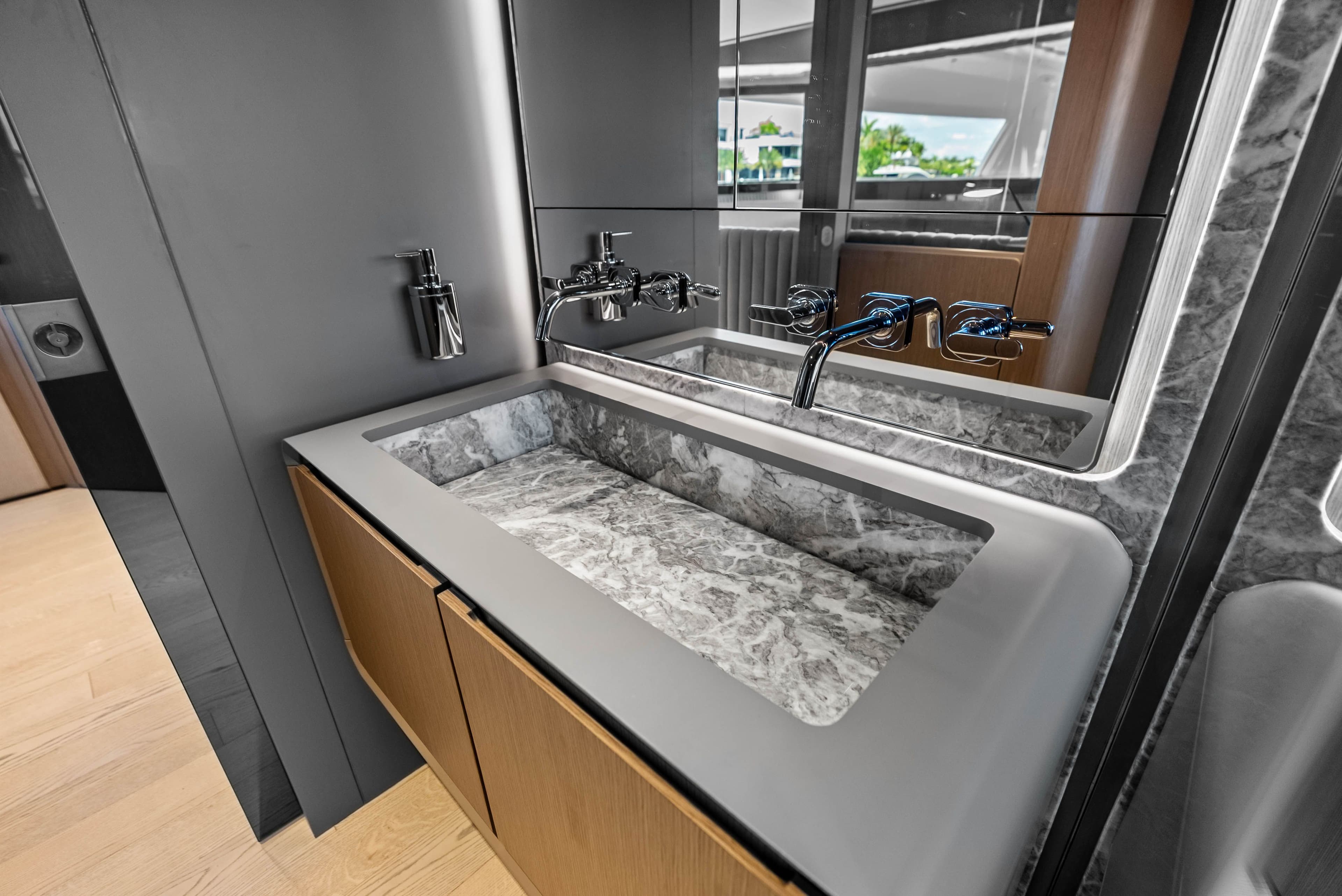 2025 Ferretti Yachts Infynito 90 - 55